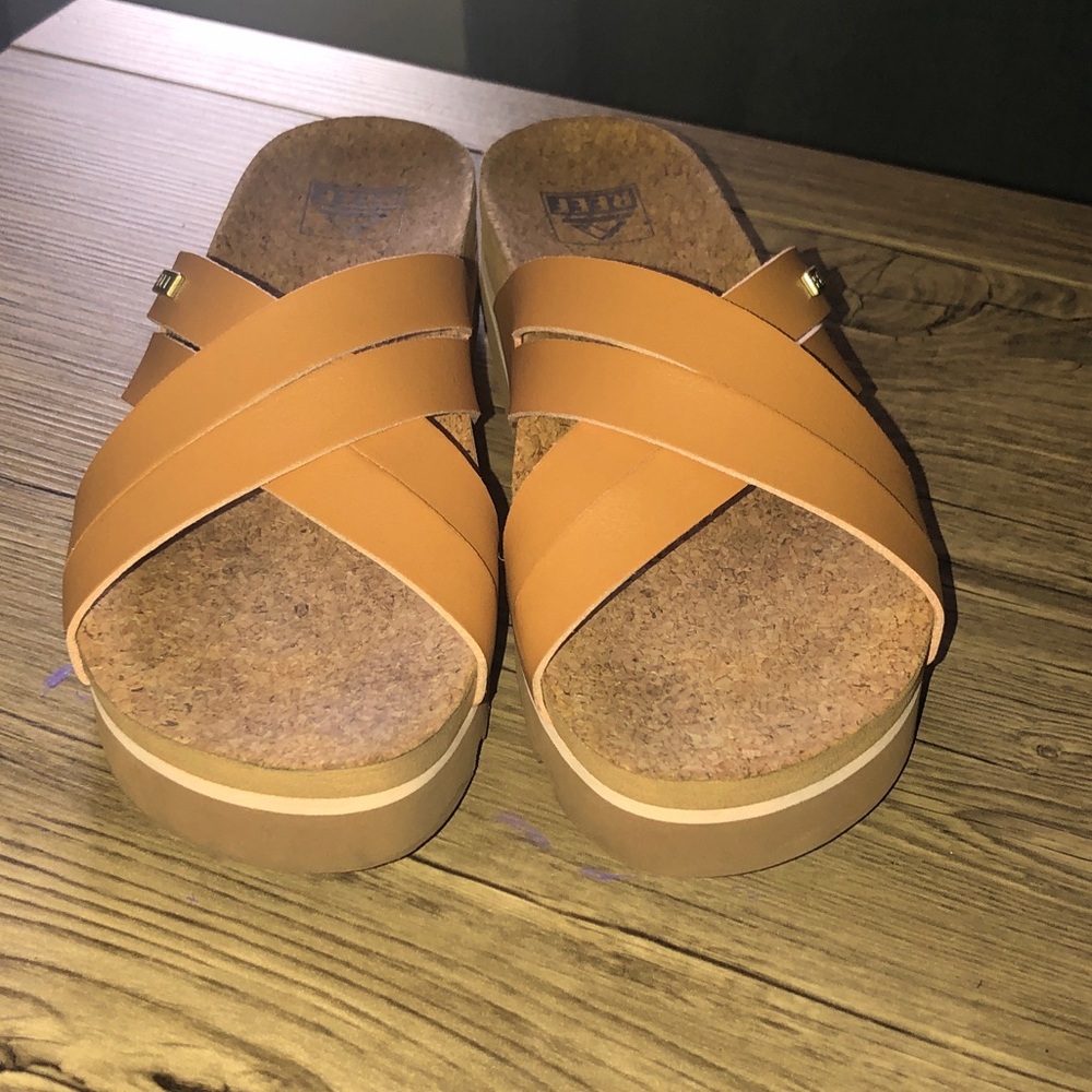Reef Women’s Tan Crisscross Slide Sandals